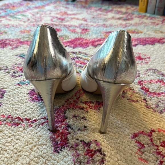 Rock n’ Republic White & Silver Heels - Picture 4 of 7